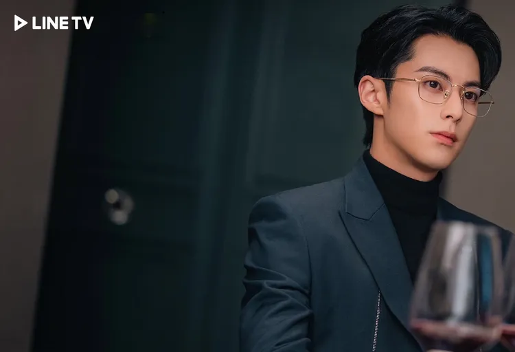 王鶴棣飾演霸道總裁時宴。LINE TV提供