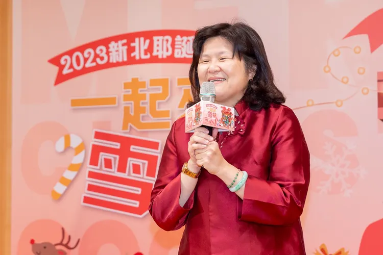 經發局長何怡明表示，今年歡樂耶誕城市集擴大到板橋府中地區，一路陪伴大家到年底，歡迎大家一起來感受今年不同的耶誕氛圍。經發局提供