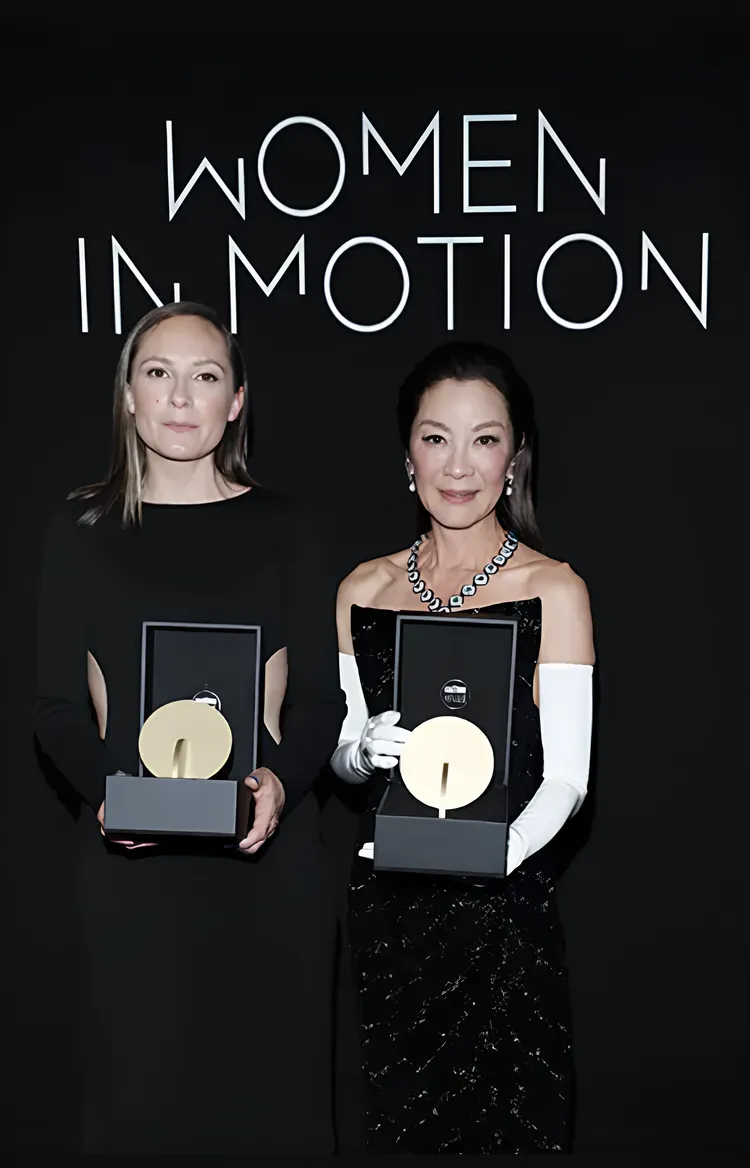 楊紫瓊（右）今年獲BALENCIAGA所屬開雲集團（Kering）頒發「Women in Motion」獎。翻攝kering.com