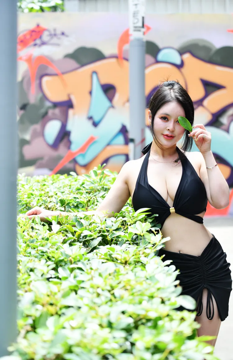 姬冰嫣身兼模特兒與JKF女郎，生活多采多姿。