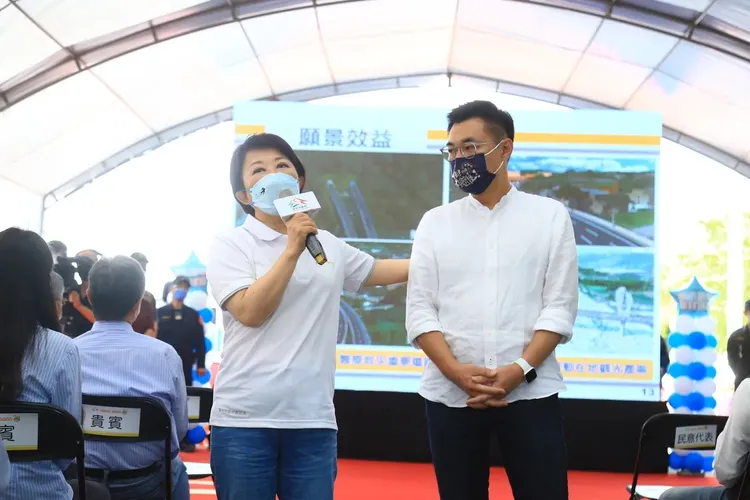 東豐快去年復工，盧秀燕曾公開說，她與江啟臣共同努力推動東豐快復工。資料照片