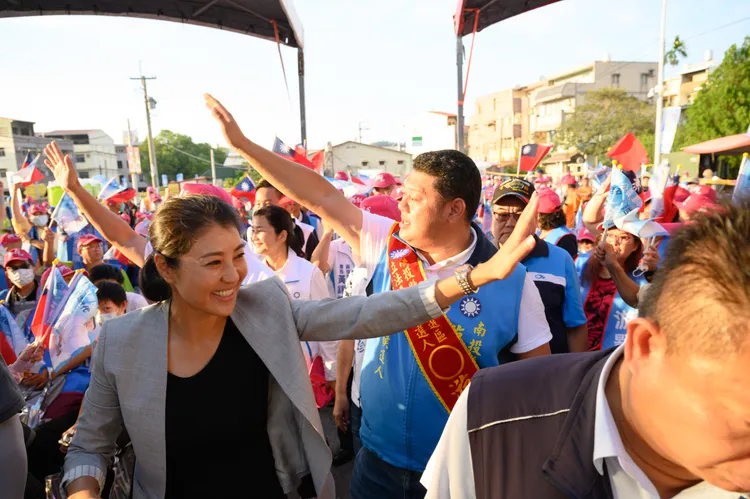 游顥在南投縣長許淑華陪同下進場，受到現場3500人熱烈歡迎。游顥競總提供