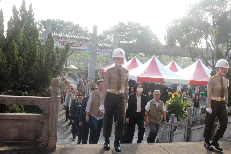 屏縣府8日舉辦入祀忠烈祠儀式，氣氛莊嚴隆重。屏縣府提供