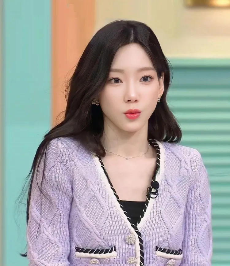 太妍穿著淺紫色套裝超級減齡。翻攝tvN