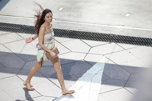 秋老虎續發威飆32°C！東北季風下週一報到　北部跳水式降溫