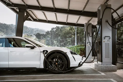 持續為電動化未來鋪路 台灣保時捷於中部新增兩座高速充電站