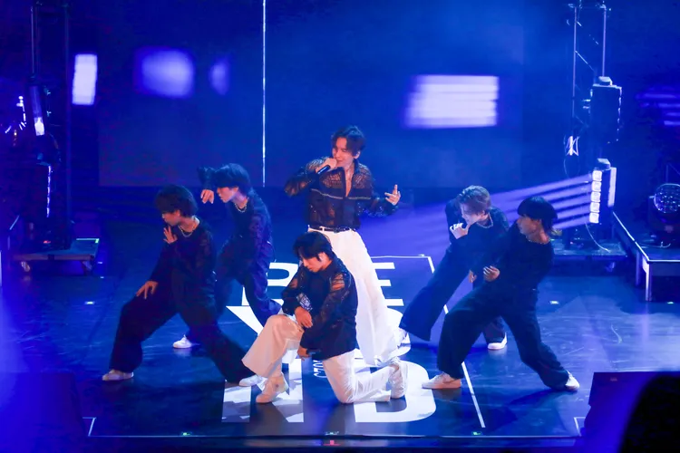 w-inds.為台粉準備未公開的新歌，開放粉絲拿出手機錄影。COME ON JKSSP提供