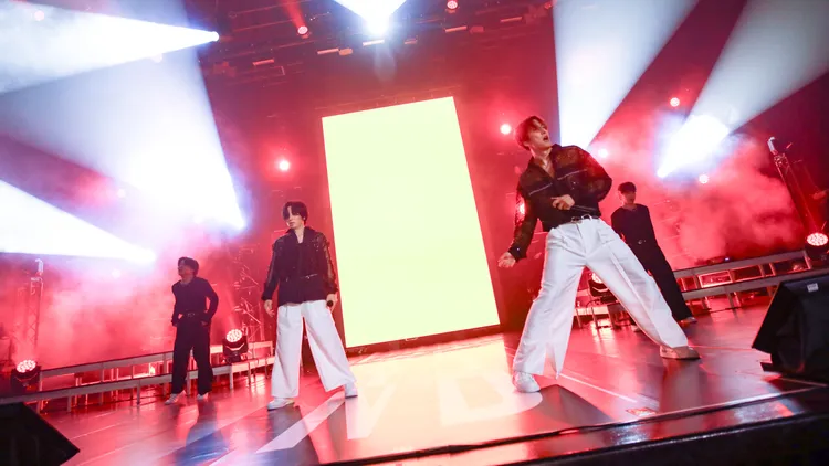 橘慶太（右）聽到粉絲稱讚新歌好聽，學以致用中文問「要確定欸」。COME ON JKSSP提供