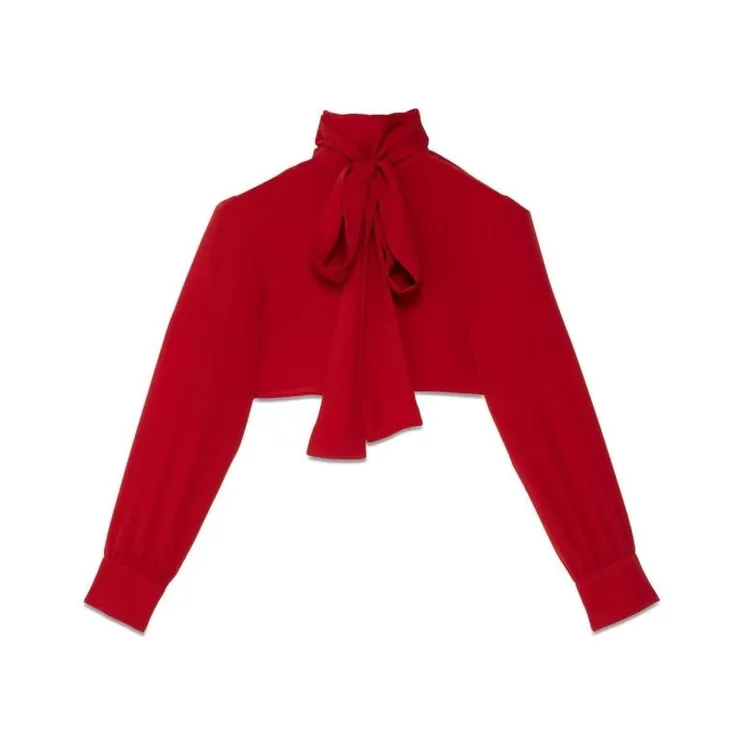 GUCCI紅色短版上衣，3萬9000元。品牌提供