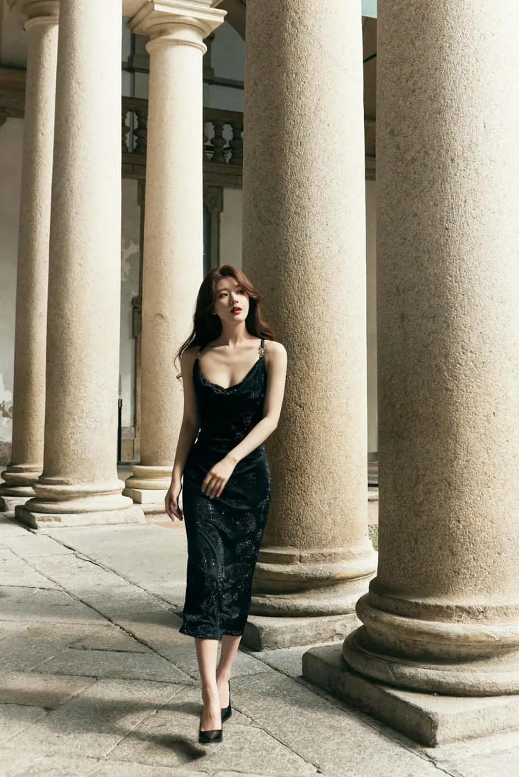 趙露思9月出席VERSACE米蘭時裝周。翻攝趙露思工作室微博