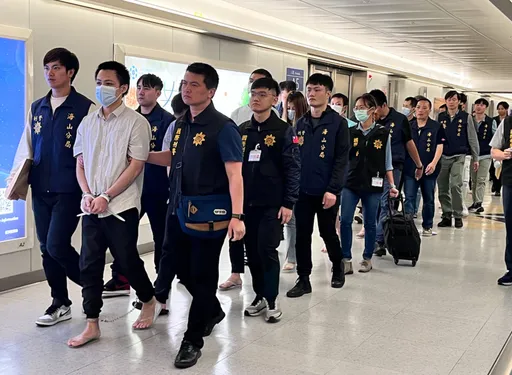 台馬聯手破「假檢警詐騙」機房 逮捕19台人!今遣返10人移送新北地檢