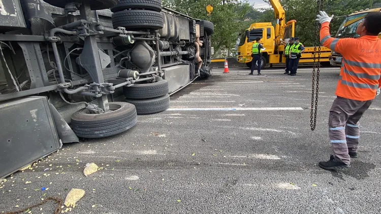 警方請人拖吊處理中。民眾提供