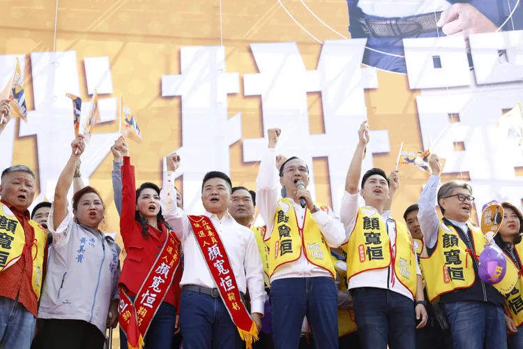 國民黨主席朱立倫南下輔選。顏寬恆競總提供