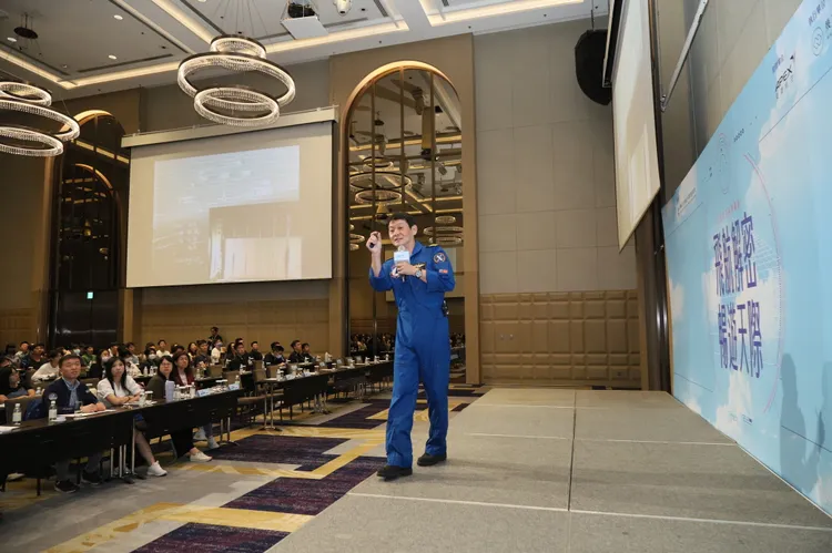 專題講座漢翔航空工業公司首席試飛師 路志元教官。業者提供