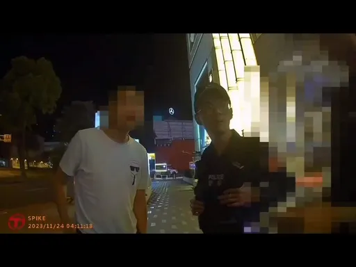 金钱豹酒客酒驾开上人行道 副驾竟趁机开走车子!警破窗逮人