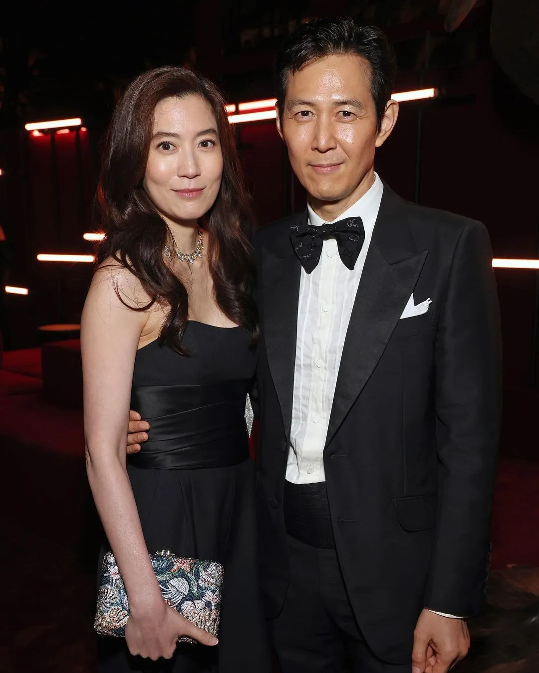 韓國影帝李政宰（右）與千金女友林世玲。翻攝harpersbazaaruk IG