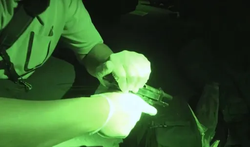 群組秀槍枝任「選購」 長槍開價40萬!這回踢到鐵板