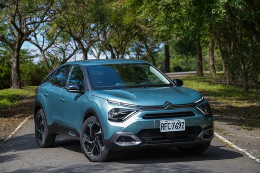 壹苹试驾|「潮」就是我的本色 法式跨界掀背车Citroen C4 Shine