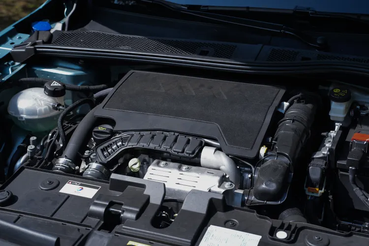 1.2升三缸渦輪引擎不僅有著低稅賦、低油耗特色，實際驅策也相當輕快寫意。黃天佑攝