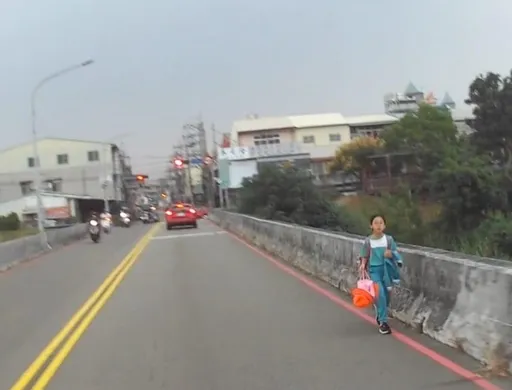 台中美群橋拓寬延宕多年 學童被迫與車爭道!議員怒:換總統比較快