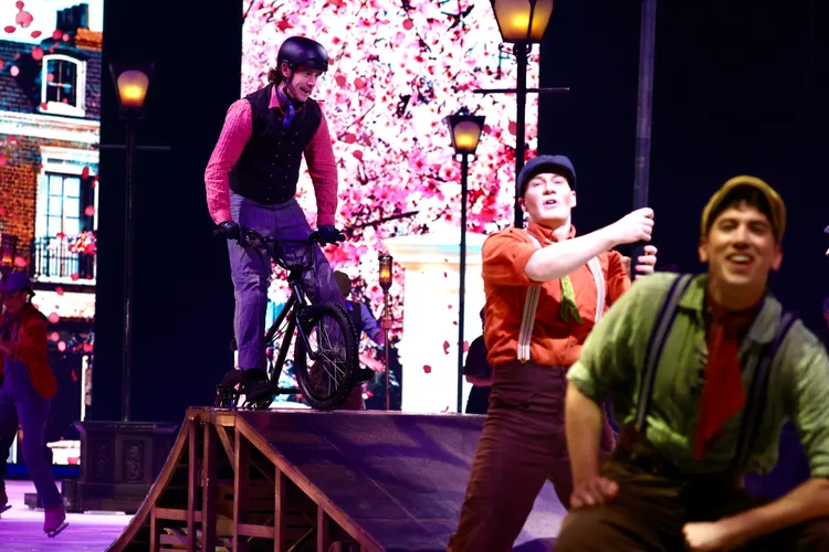 迪士尼冰上表演驚險萬分。彭欣偉攝