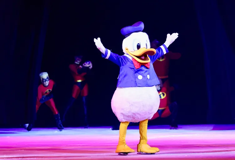 唐老鴨為小朋友帶來無限歡笑。彭欣偉攝