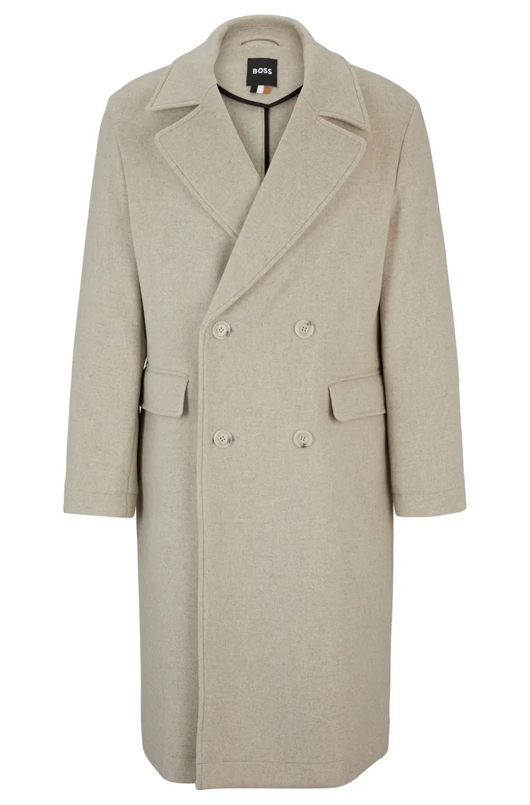 米色再生羊毛長大衣，3萬4900元。品牌提供