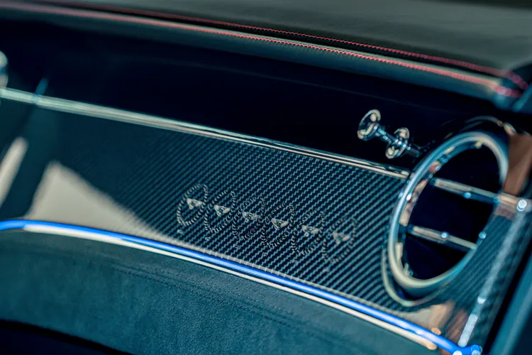 碳纖維飾板鑲嵌Bentley傲視Le Mans賽事的6座桂冠。原廠照片