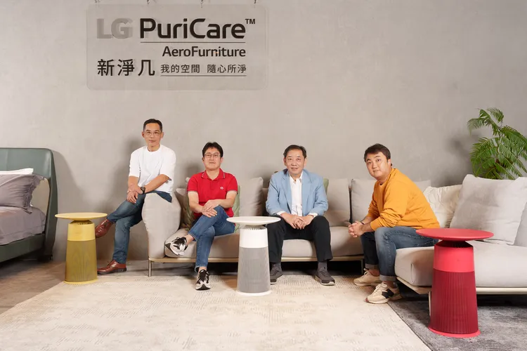 LG AeroFurniture 新淨几時尚登場！台灣LG電子鄭淵寬董事長(左二)、家電營銷部羅時景資深副總經理(右二)、空氣解決方案事業部崔泰雄總監(右一)、創新生活家電產品部陳俊宏協理(左一)連袂出席上市發表會。