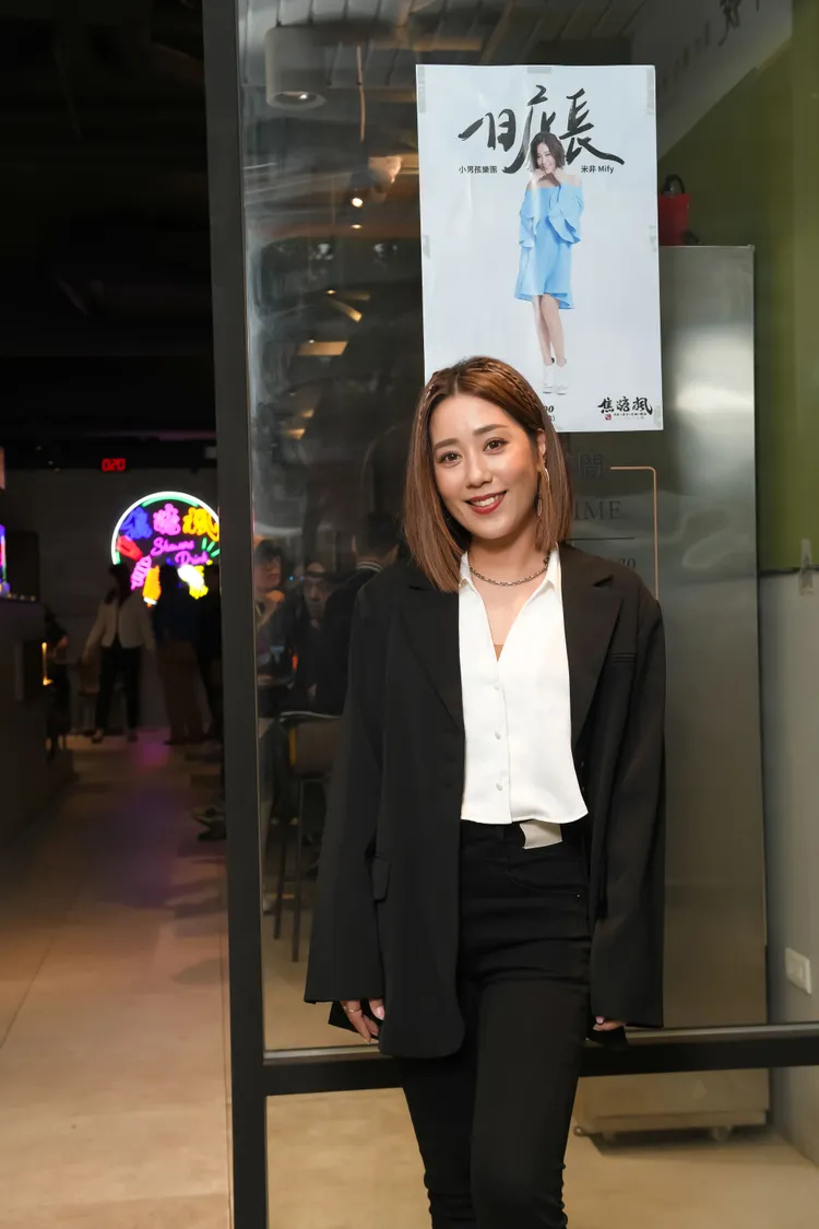 米非揮別低潮，亮麗出席記者會。焦糖楓提供