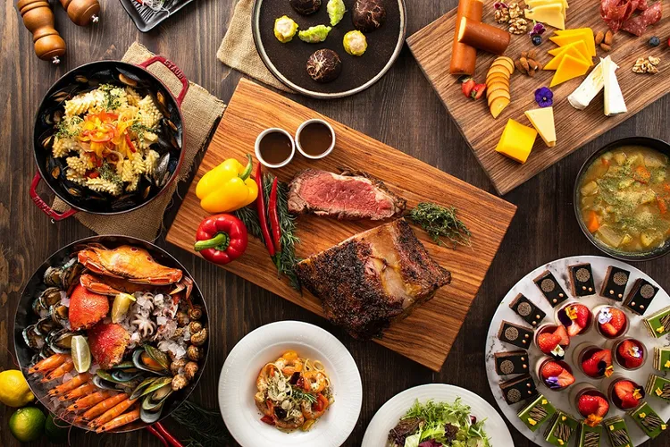 悅市集自助餐廳地中海異國料理餐點。業者提供