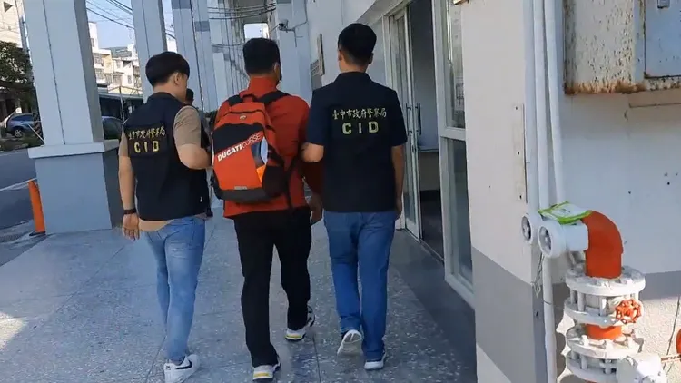 警方逮捕44歲的撒釘怪客顏姓男子。民眾提供