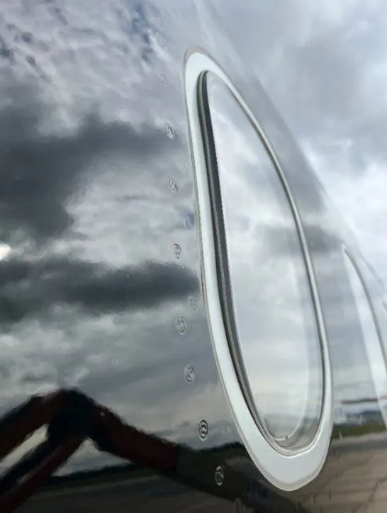 玻璃窗片突起變形。翻攝英國航空事故調查局報告