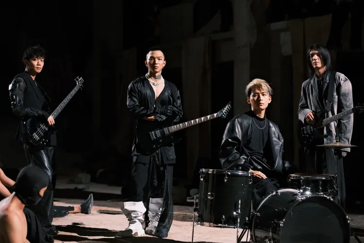 傻子與白痴推出新作品。傻子與白痴提供