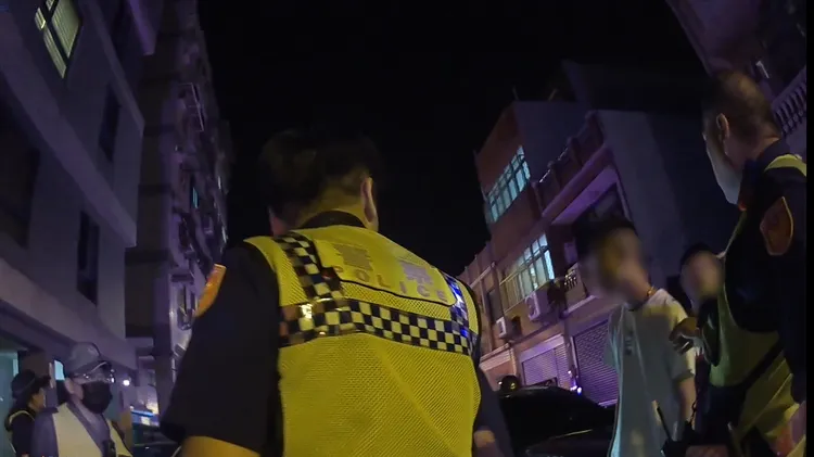 高中小情侶交往演變成警方出動快打部隊。民眾提供