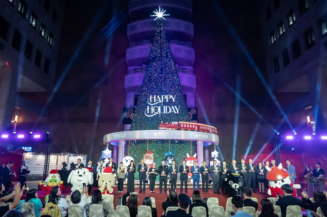 台北車站1F大廳 室內最高的聖誕樹