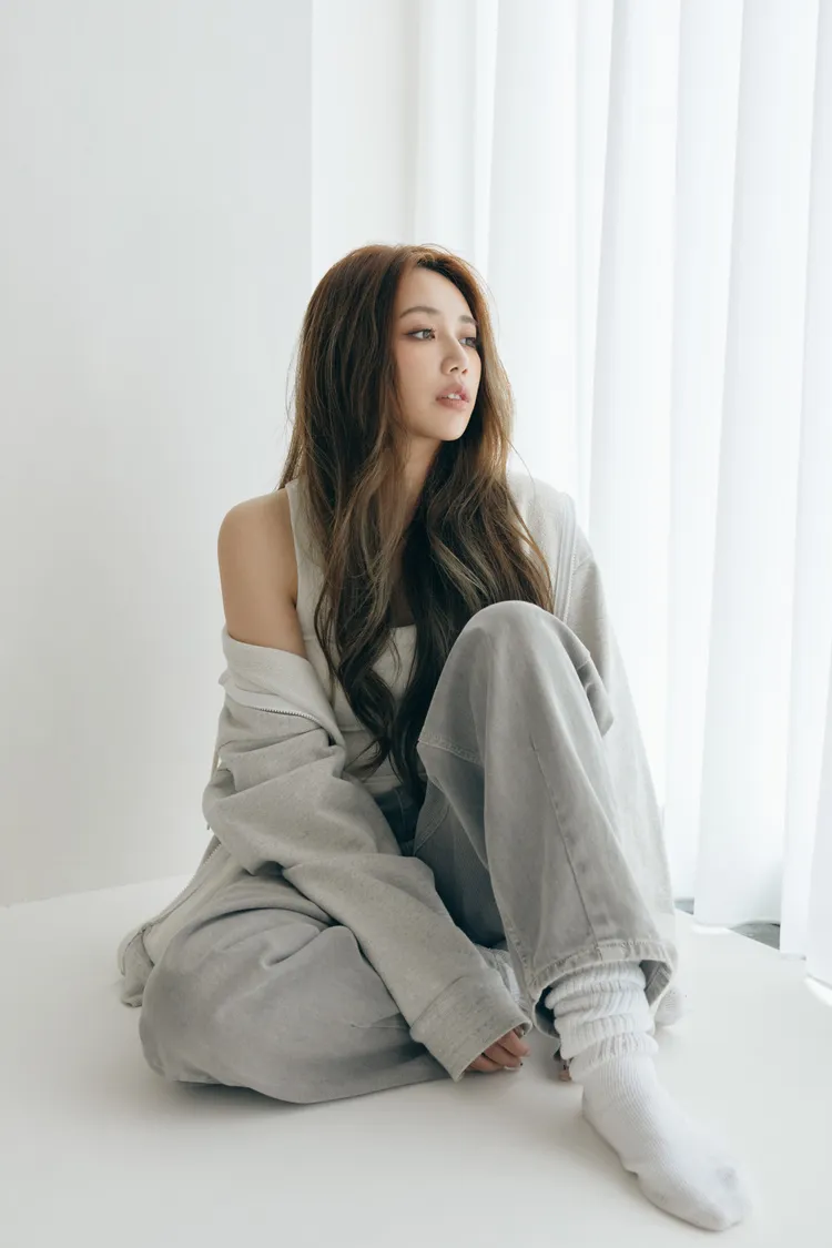 林茉曦穿搭引領，帶出近幾年流行的「鬆弛感」。索尼音樂提供