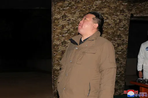 金正恩仰天長笑 北韓稱衛星已傳回關島美軍基地照片