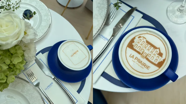 瑞士鈷藍咖啡館中精美的拉花咖啡。張家玲攝