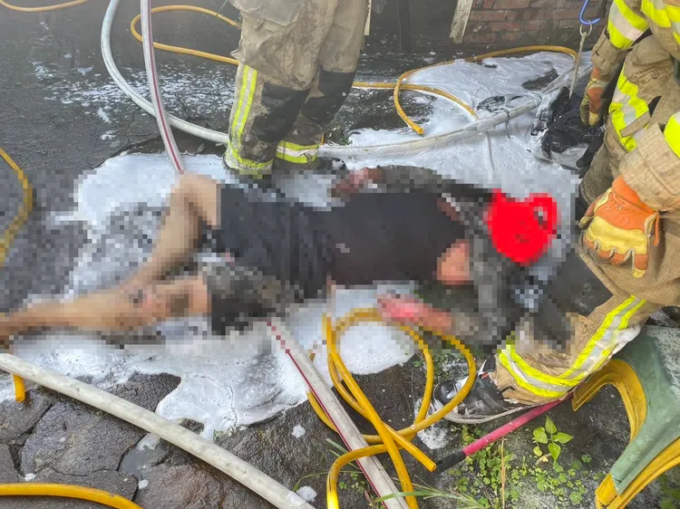 林男獲救時已失去意識。翻攝照片