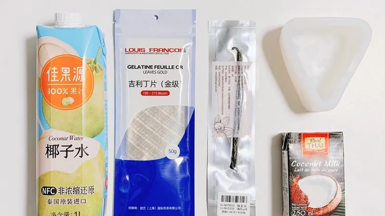 男網紅分享製作精液蛋糕時的其他原料和工具。翻攝自推特