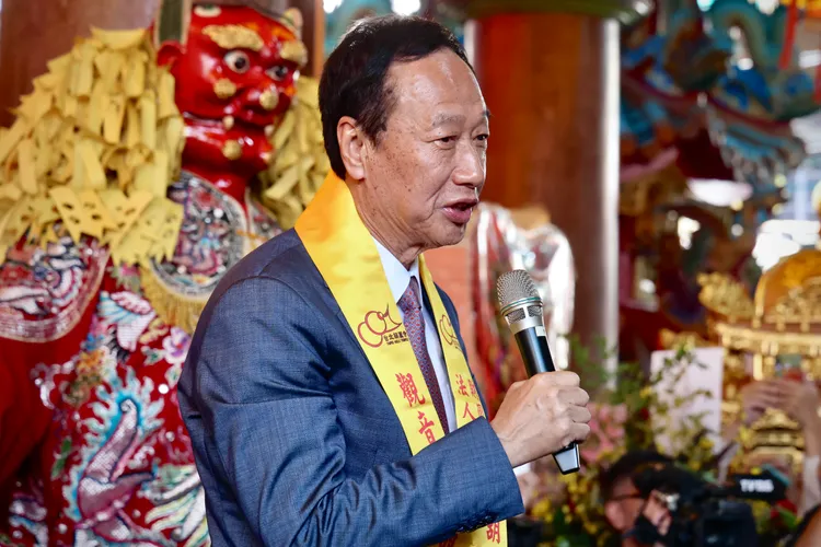 郭台銘致詞時則大談經濟與和平，盼和「大家」有機會探討。林林攝