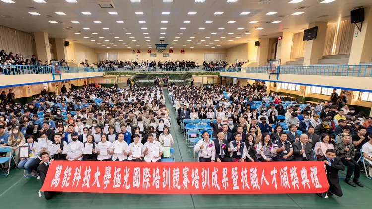 萬能科大全國技能競賽表現優異，張善政市長勉學生有志者事竟成。桃園市府提供