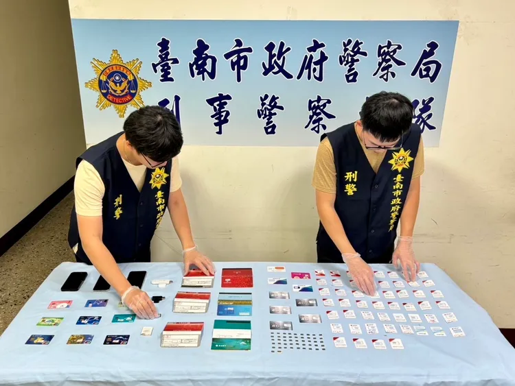 警方起出一批證物。警方提供