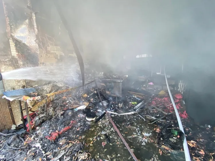 北市承德路民宅1樓燃燒面積約15平方公尺，詳細起火原因待調查釐清。 （翻攝畫面） 中央社