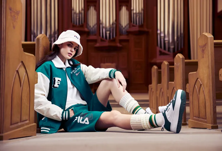 鋪棉外套4280元、時尚筒帽1480元、針織短褲1480元、休閒鞋FX-115 2880元。品牌提供