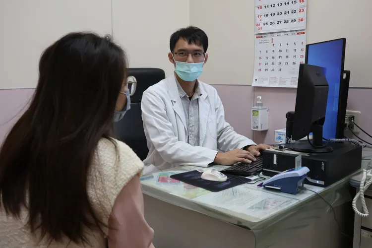 大甲李綜合醫院新陳代謝科醫師陳昱瑋指出，有患者罹患新冠肺炎後血糖飆升。院方提供