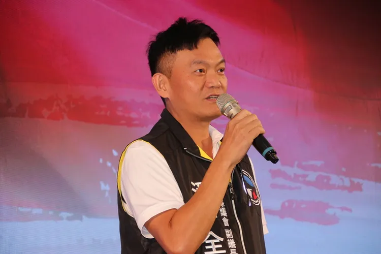 國民黨南投縣黨部14日辦理建黨129週年黨慶，南投縣副議長潘一全（圖）致詞表示，黨中央一些事情雖然讓地方不是很了解，但國民黨一定要團結、要改革。中央社