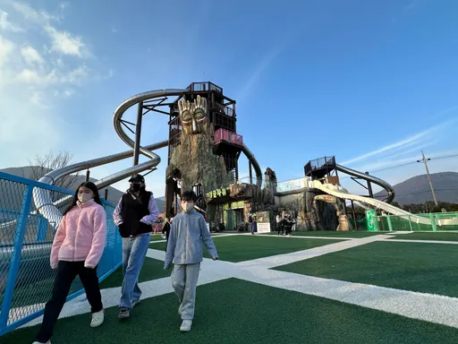 韓國遛孩景點!慶尚南道設夜光魔法森林 300元1小時5層高滑梯放題