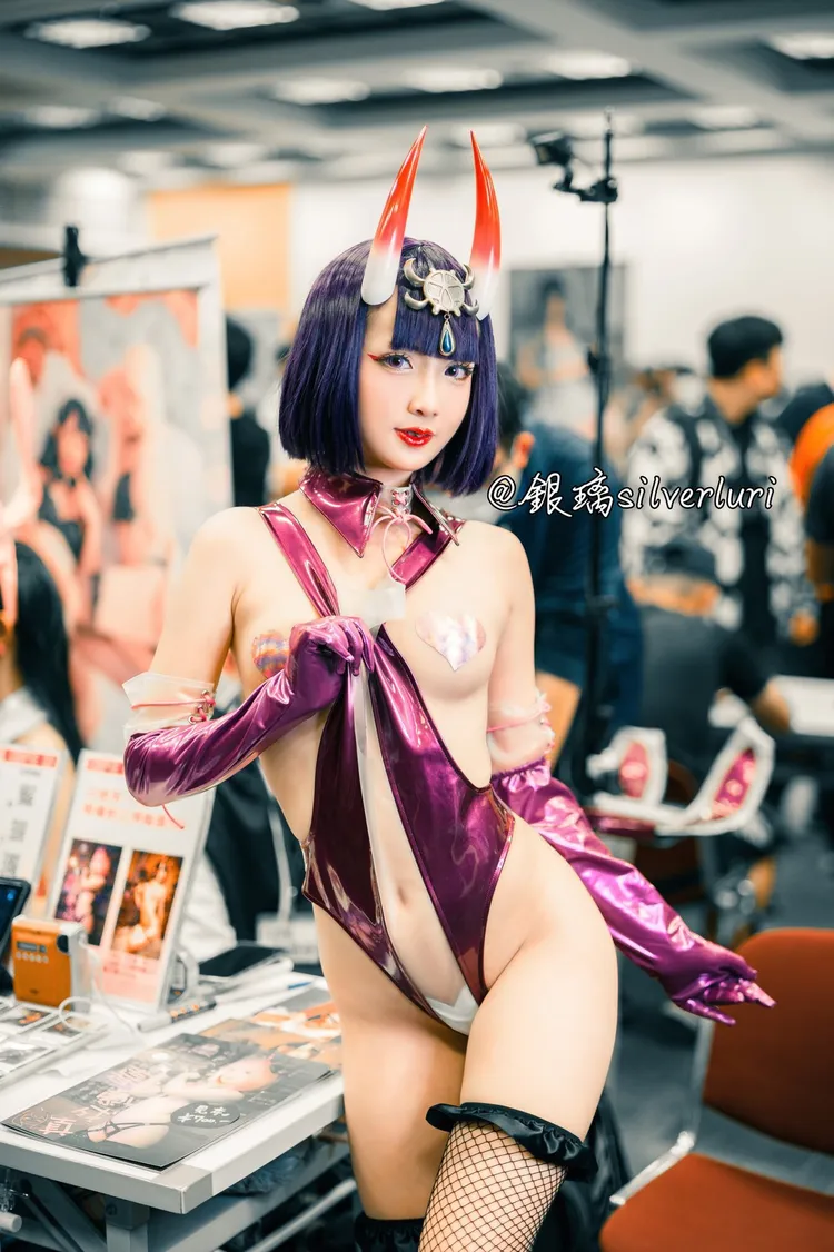 「Silverluri Luo」的社群有許多性感美照。翻攝自Silverluri Luo推特(X)、臉書